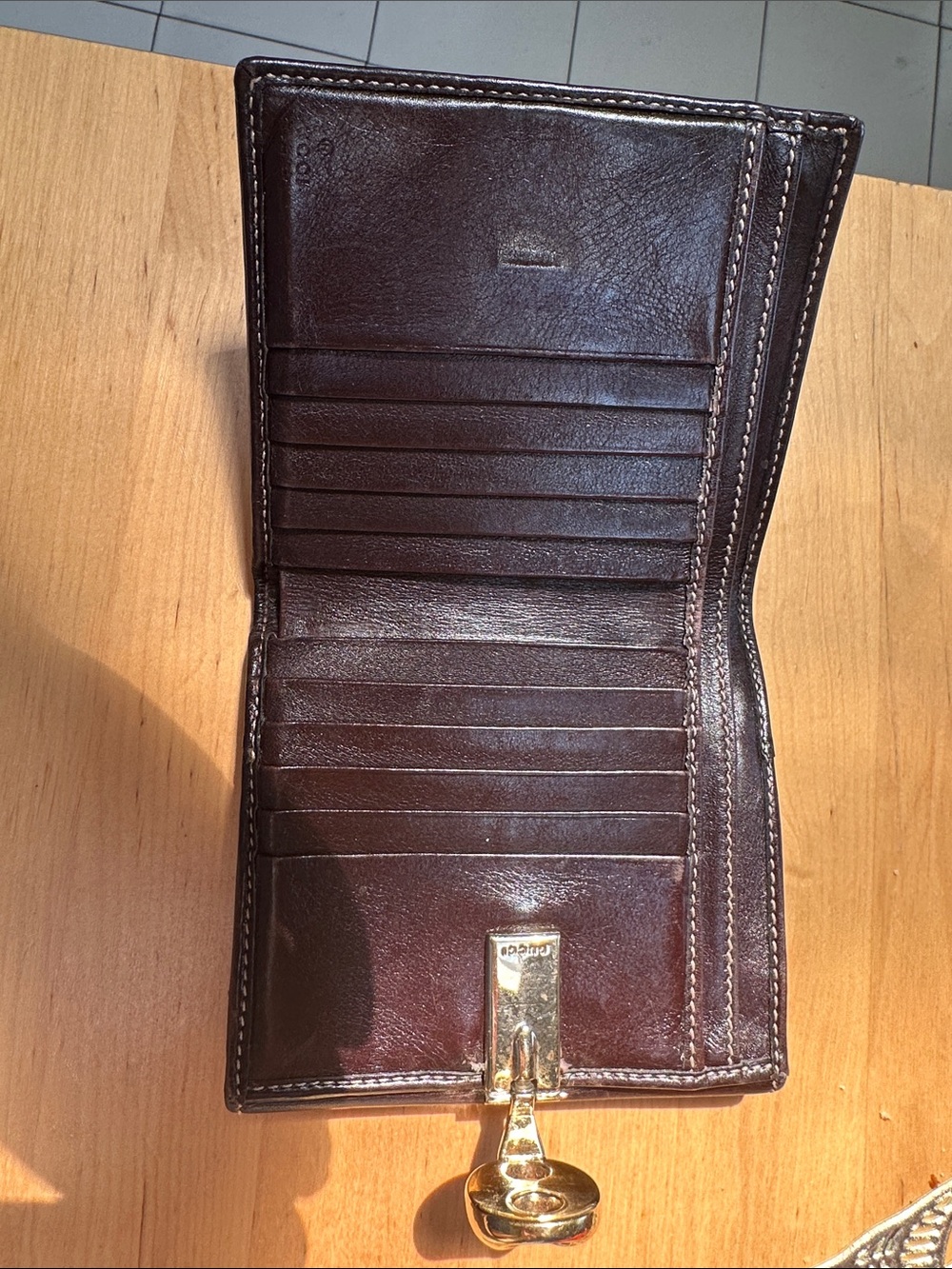 Gucci Brown Monogram Canvas Wallet with Gold-Tone Closure - Picture 4 of 4